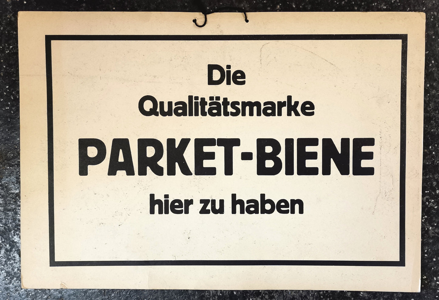 Werbeschild „Parket-Biene“