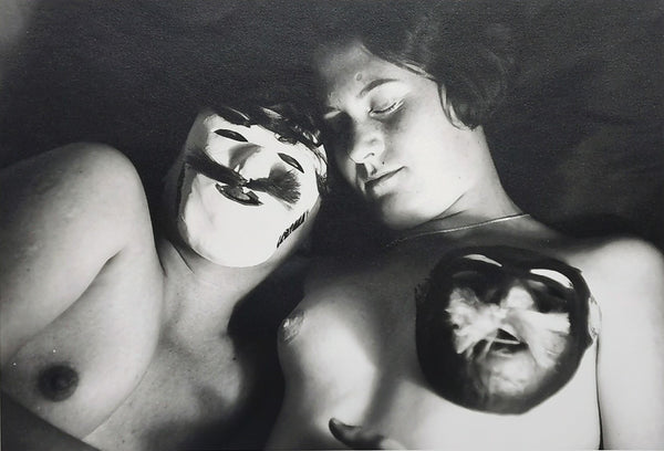 2 Mädchen mit Schnurrbart