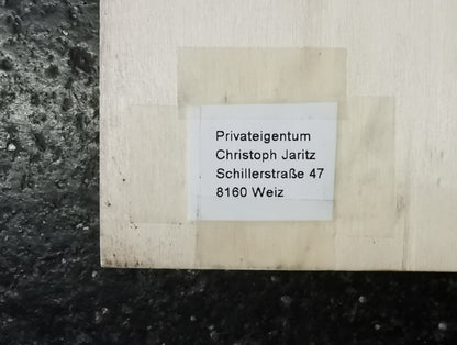 Geist vor Flasche mit Orden